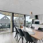 Three-bedroom In Hébergement de vacances *