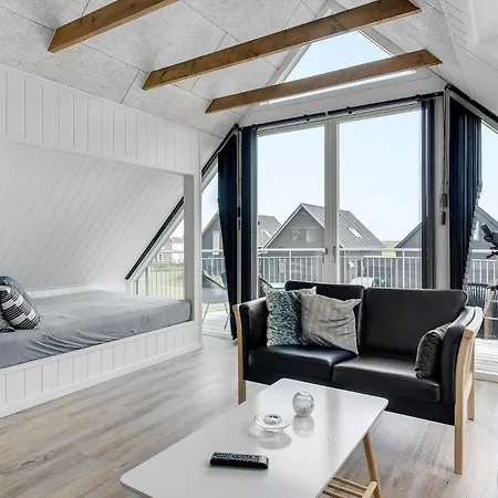 Three-bedroom In Holiday home