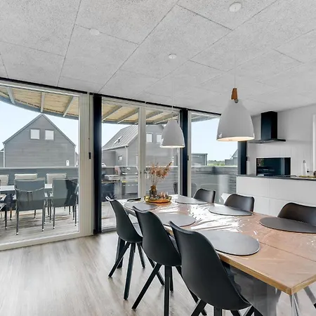 Three-bedroom In Holiday home *